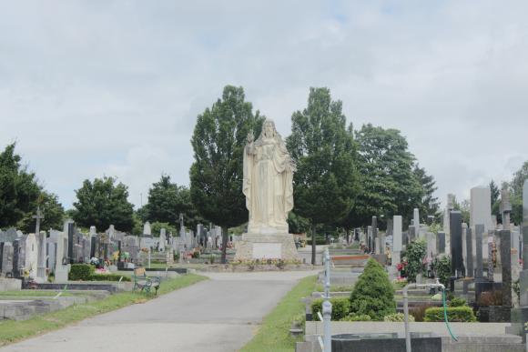 Foto einer Jesus-Statue am Friedhof Baumgarten