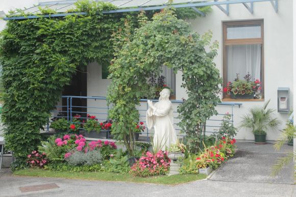 Foto einer Engelsstatue am Friedhof Baumgarten