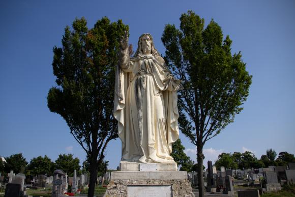 Foto einer Jesusstatue am Friedhof Hadersdorf Weidlingau