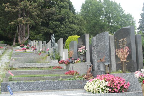 Foto von Ruhestätten am Friedhof Ober St. Veit