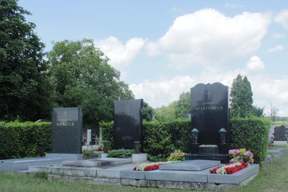 Foto von Grabsteinen am Friedhof Stammersdorf Ort